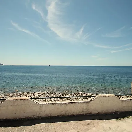 Βίλα Agnone Sleeps 6 Air Con Wifi *
