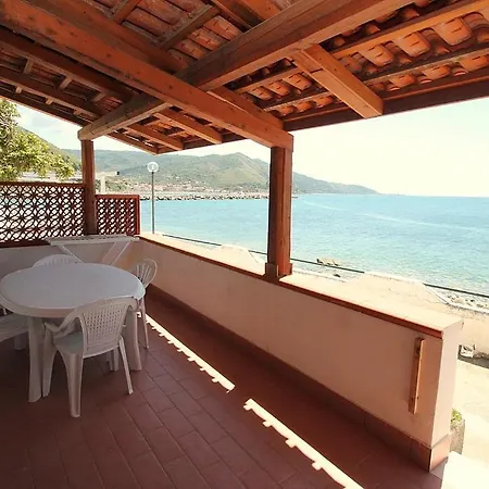 Agnone Sleeps 6 Air Con Wifi